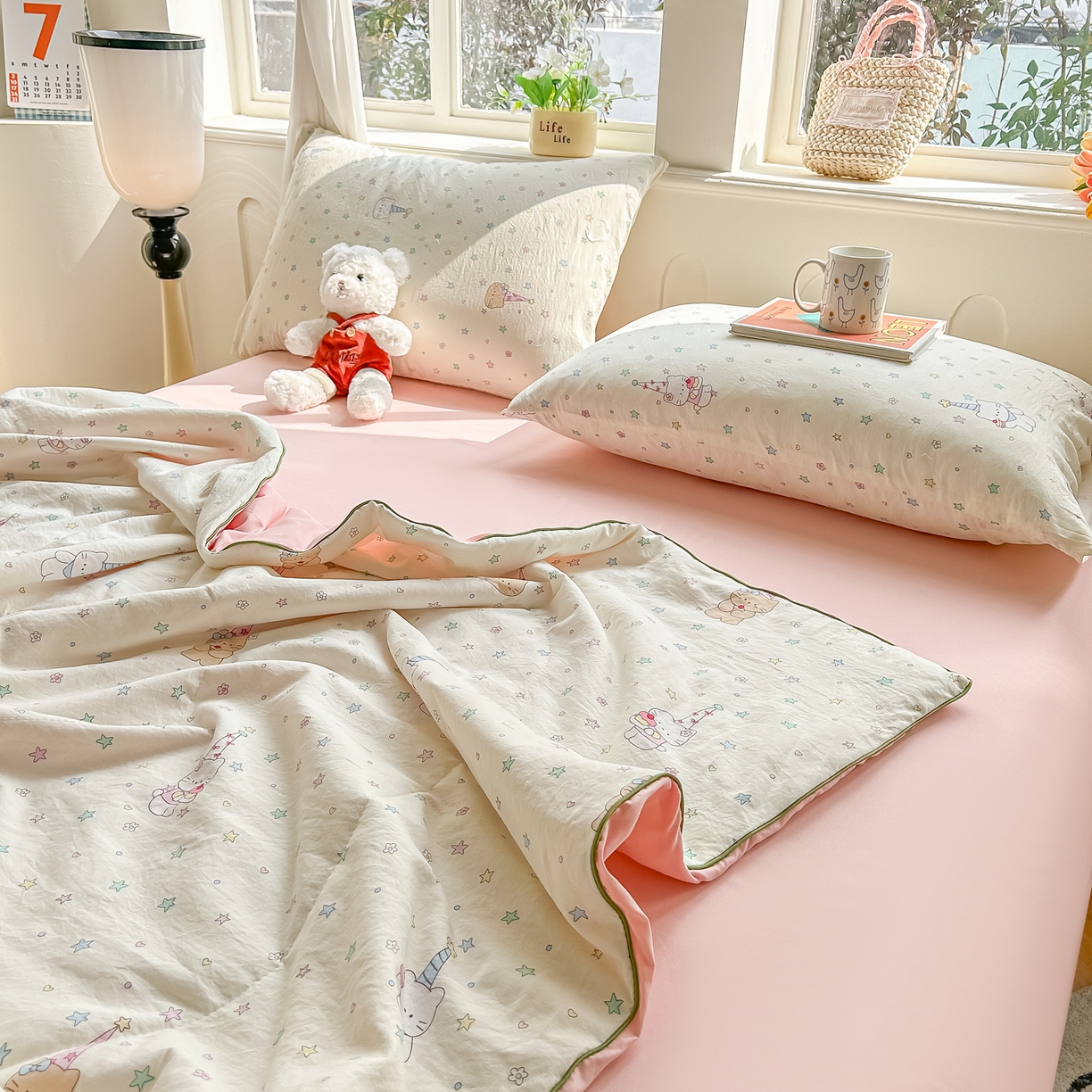 91家纺网 家纺一手货源 找家纺 富艺隆 2026新款A类水洗棉双层纱夏被空调被 皱皱纱夏凉被 礼帽小猫