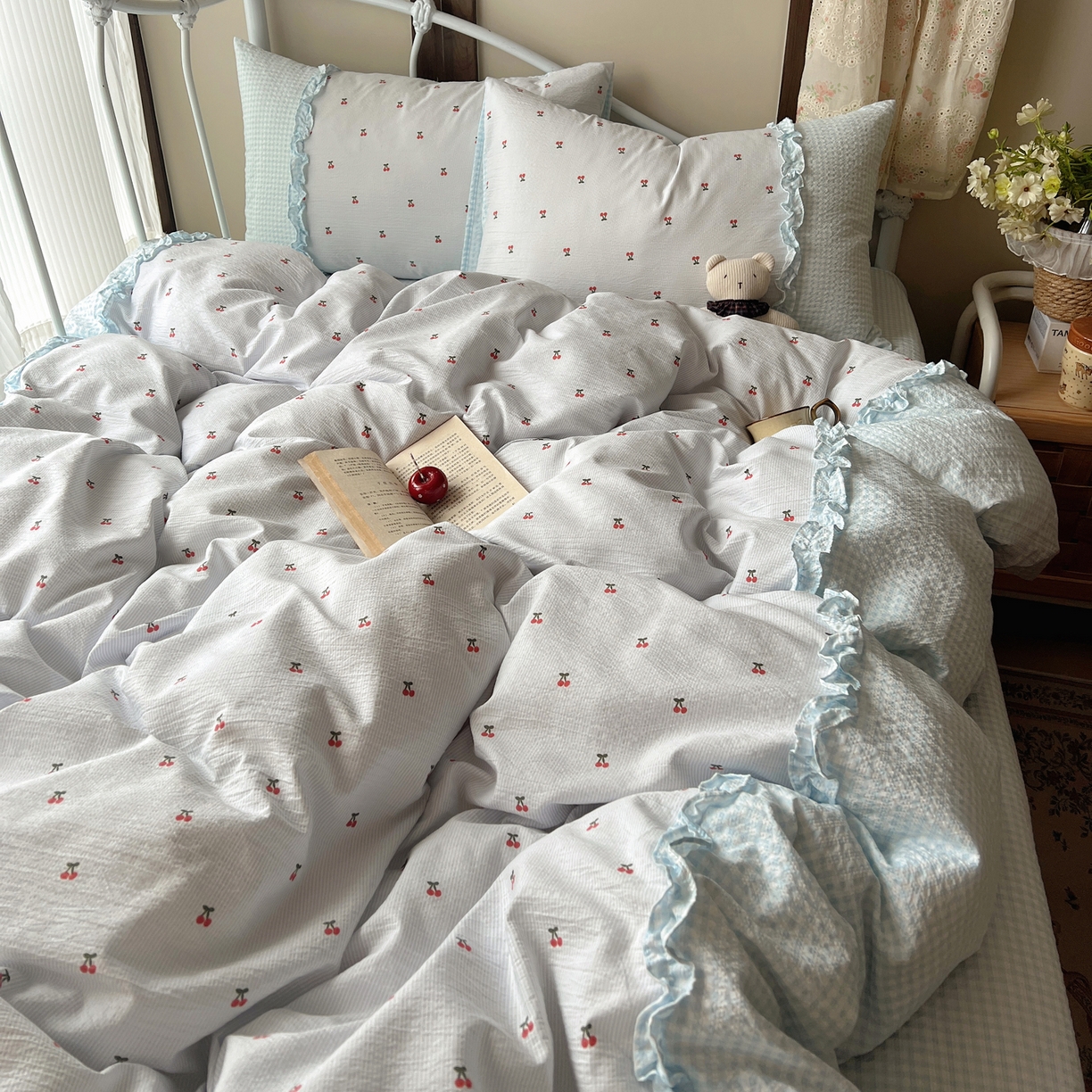 91家纺网 家纺一手货源 找家纺 繁花家居 2026殷桃晚风甜梦系列少女心拼接工艺四件套 晚风甜梦-蓝