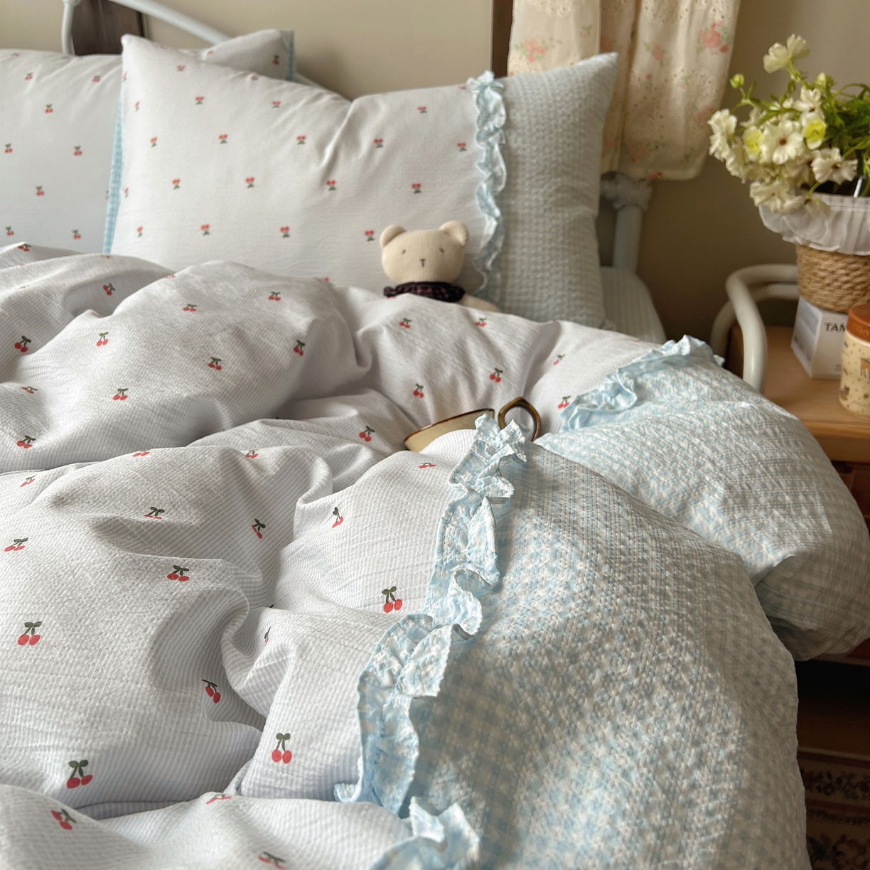 91家纺网 家纺一手货源 找家纺 繁花家居 2026殷桃晚风甜梦系列少女心拼接工艺四件套 晚风甜梦-蓝