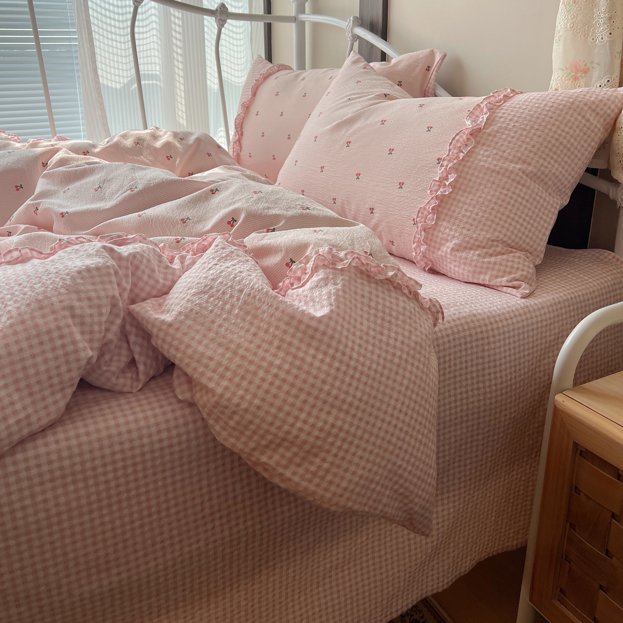 91家纺网 家纺一手货源 找家纺 繁花家居 2026殷桃晚风甜梦系列少女心拼接工艺四件套 晚风甜梦-粉