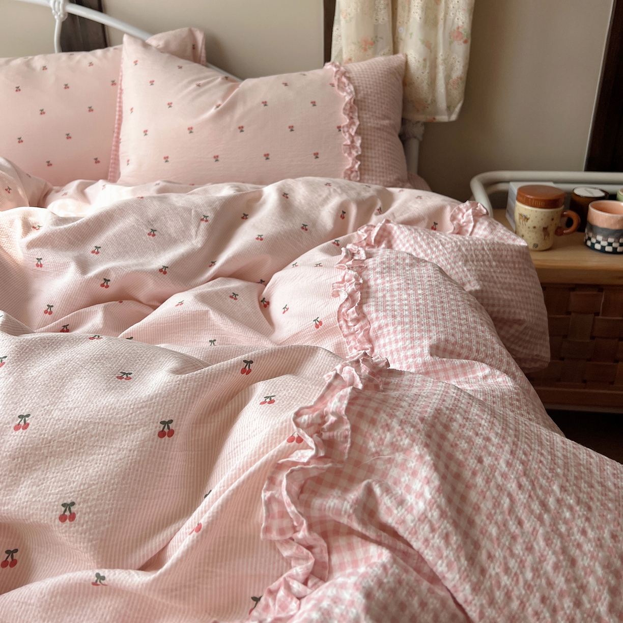 91家纺网 家纺一手货源 找家纺 繁花家居 2026殷桃晚风甜梦系列少女心拼接工艺四件套 晚风甜梦-粉