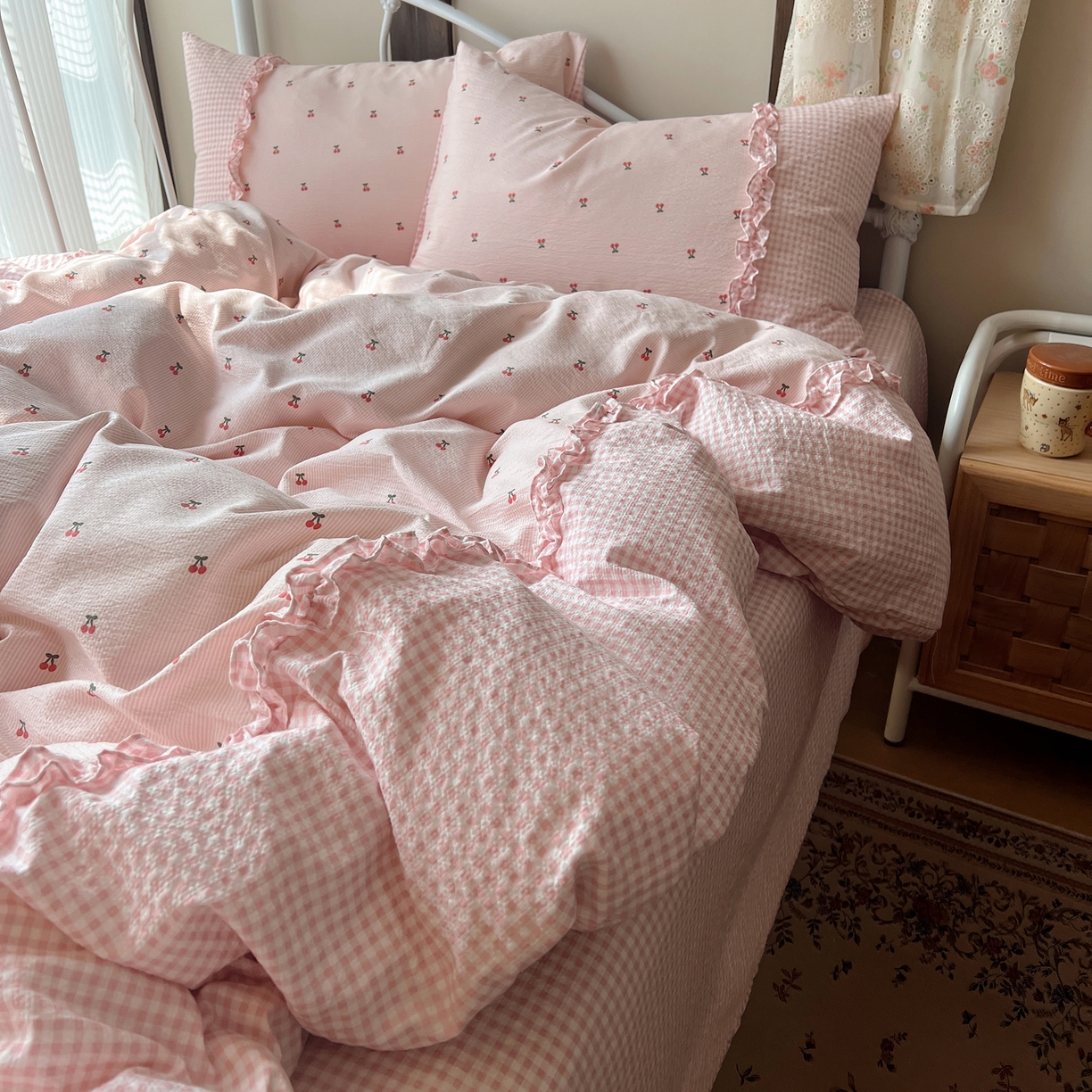 91家纺网 家纺一手货源 找家纺 繁花家居 2026殷桃晚风甜梦系列少女心拼接工艺四件套 晚风甜梦-粉