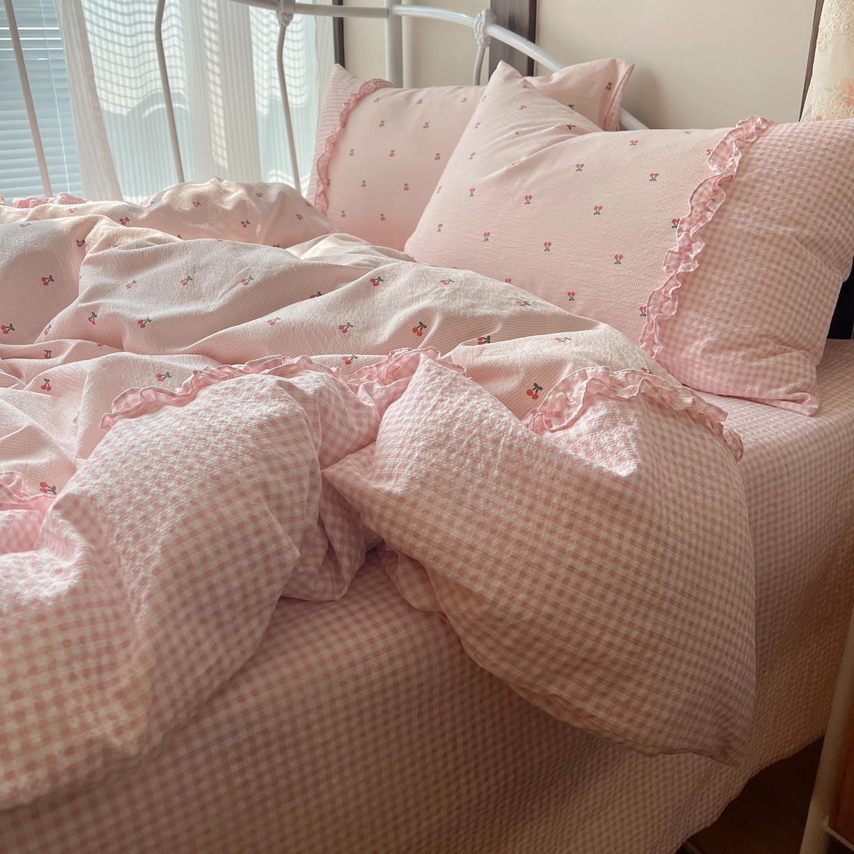 91家纺网 家纺一手货源 找家纺 繁花家居 2026殷桃晚风甜梦系列少女心拼接工艺四件套 晚风甜梦-粉