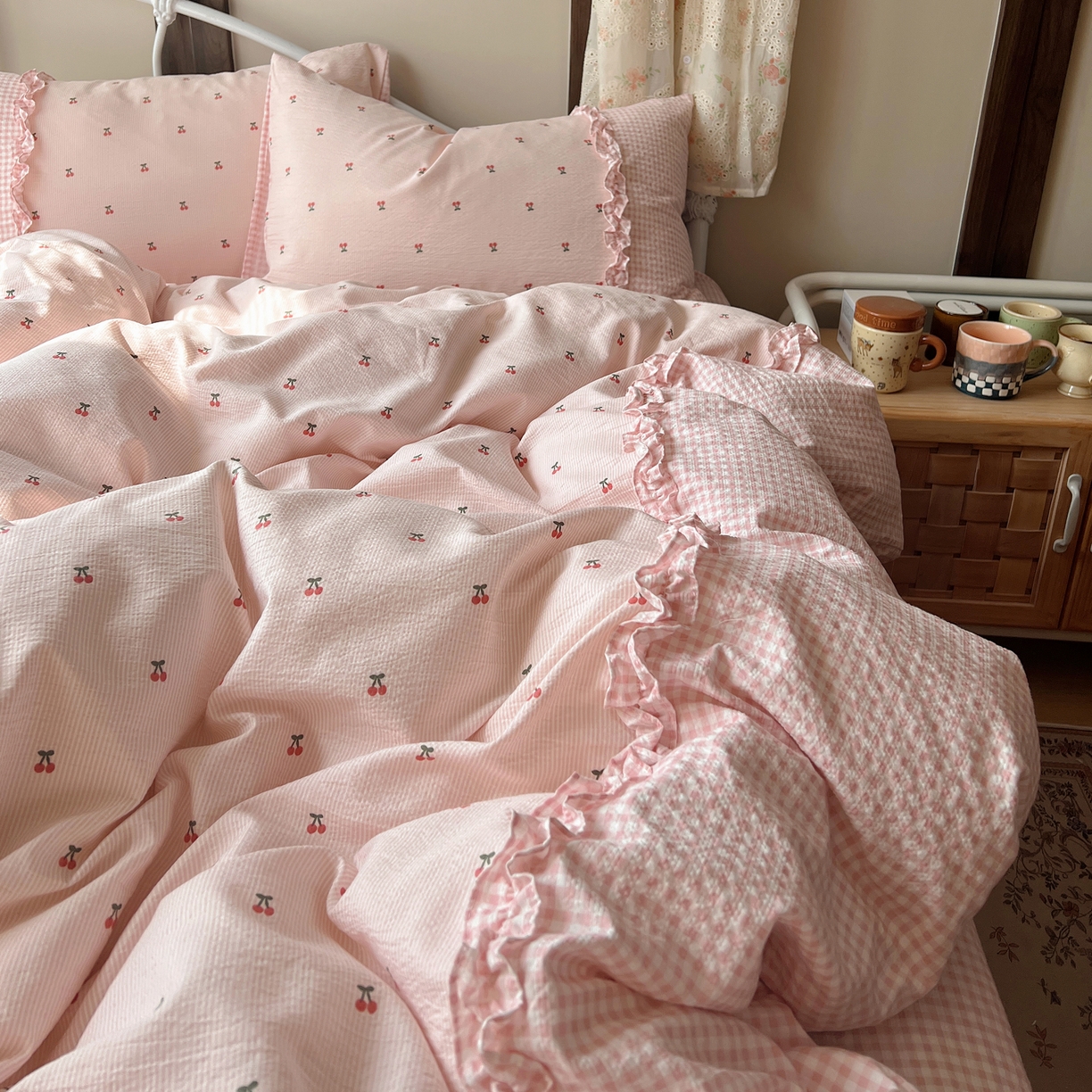 91家纺网 家纺一手货源 找家纺 繁花家居 2026殷桃晚风甜梦系列少女心拼接工艺四件套 晚风甜梦-粉