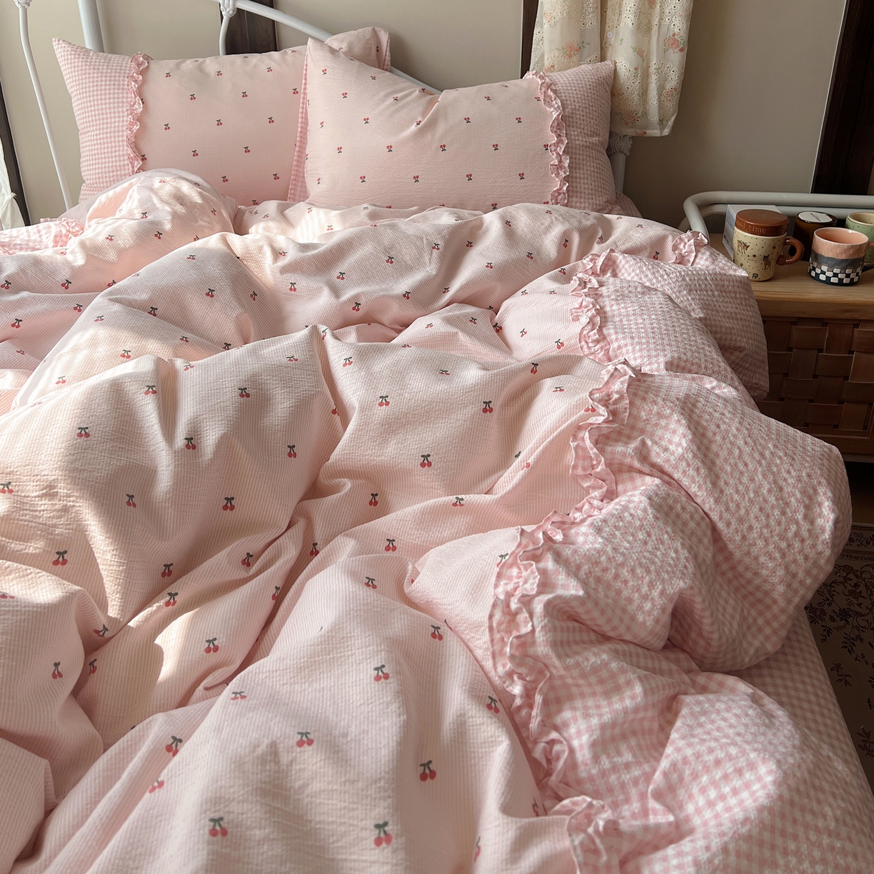 91家纺网 家纺一手货源 找家纺 繁花家居 2026殷桃晚风甜梦系列少女心拼接工艺四件套 晚风甜梦-粉