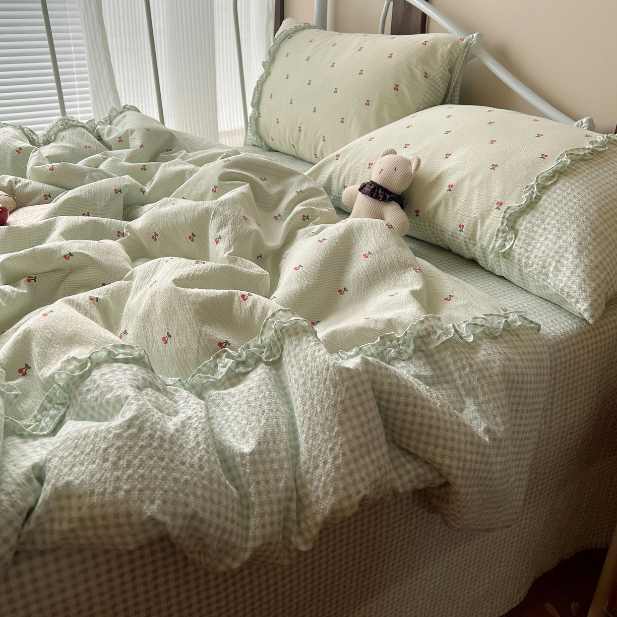 91家纺网 家纺一手货源 找家纺 繁花家居 2026殷桃晚风甜梦系列少女心拼接工艺四件套 晚风甜梦-绿