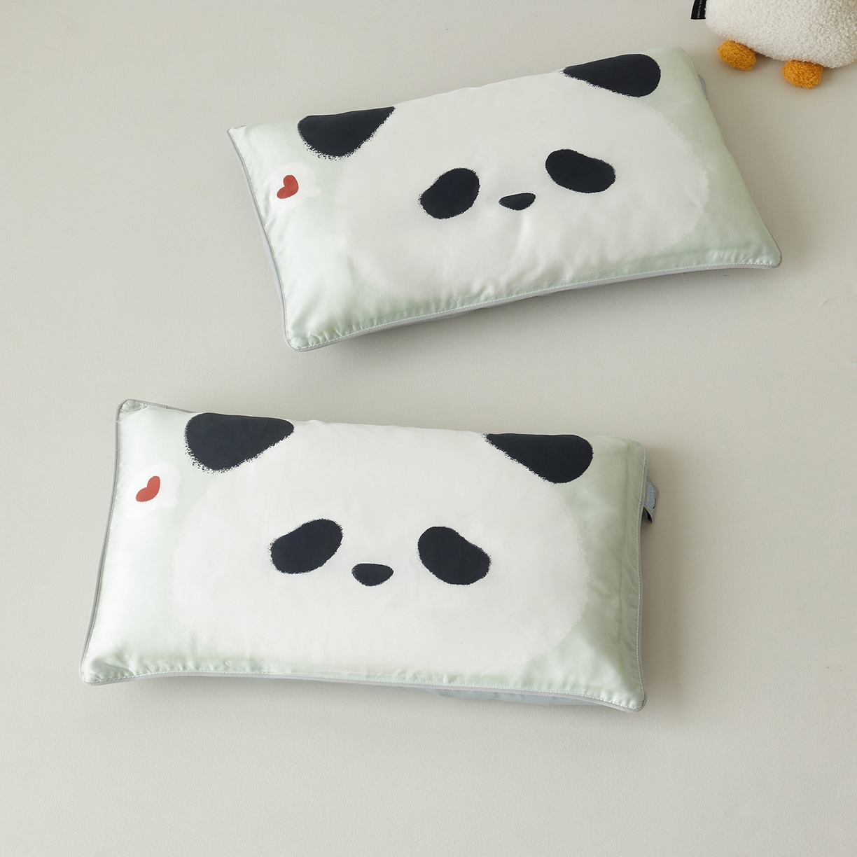 91家纺网 家纺一手货源 找家纺 荷马之梦 2026新款60s兰精天丝原创数码印花大版儿童枕套 西瓜熊猫