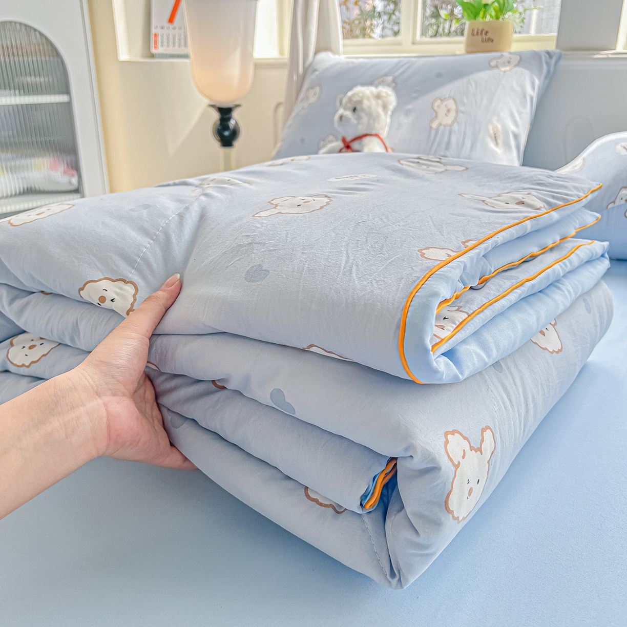 91家纺网 家纺一手货源 找家纺 富艺隆 2026新款A类水洗棉双层纱夏被空调被 皱皱纱夏凉被 萌兔轻步