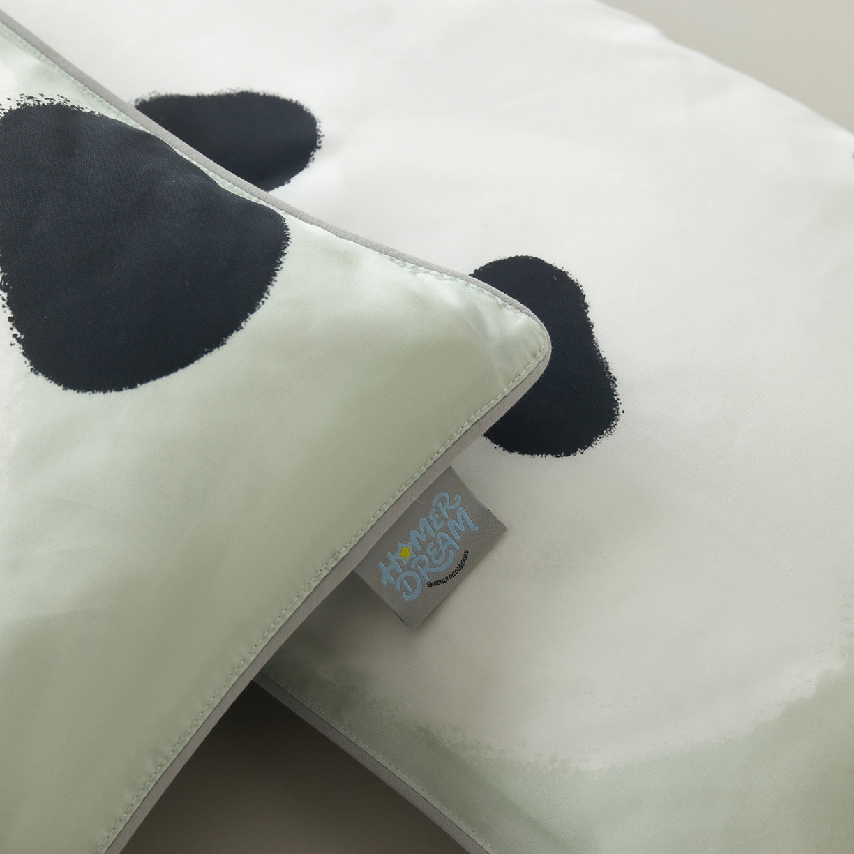 91家纺网 家纺一手货源 找家纺 荷马之梦 2026新款60s兰精天丝原创数码印花大版儿童枕套 西瓜熊猫