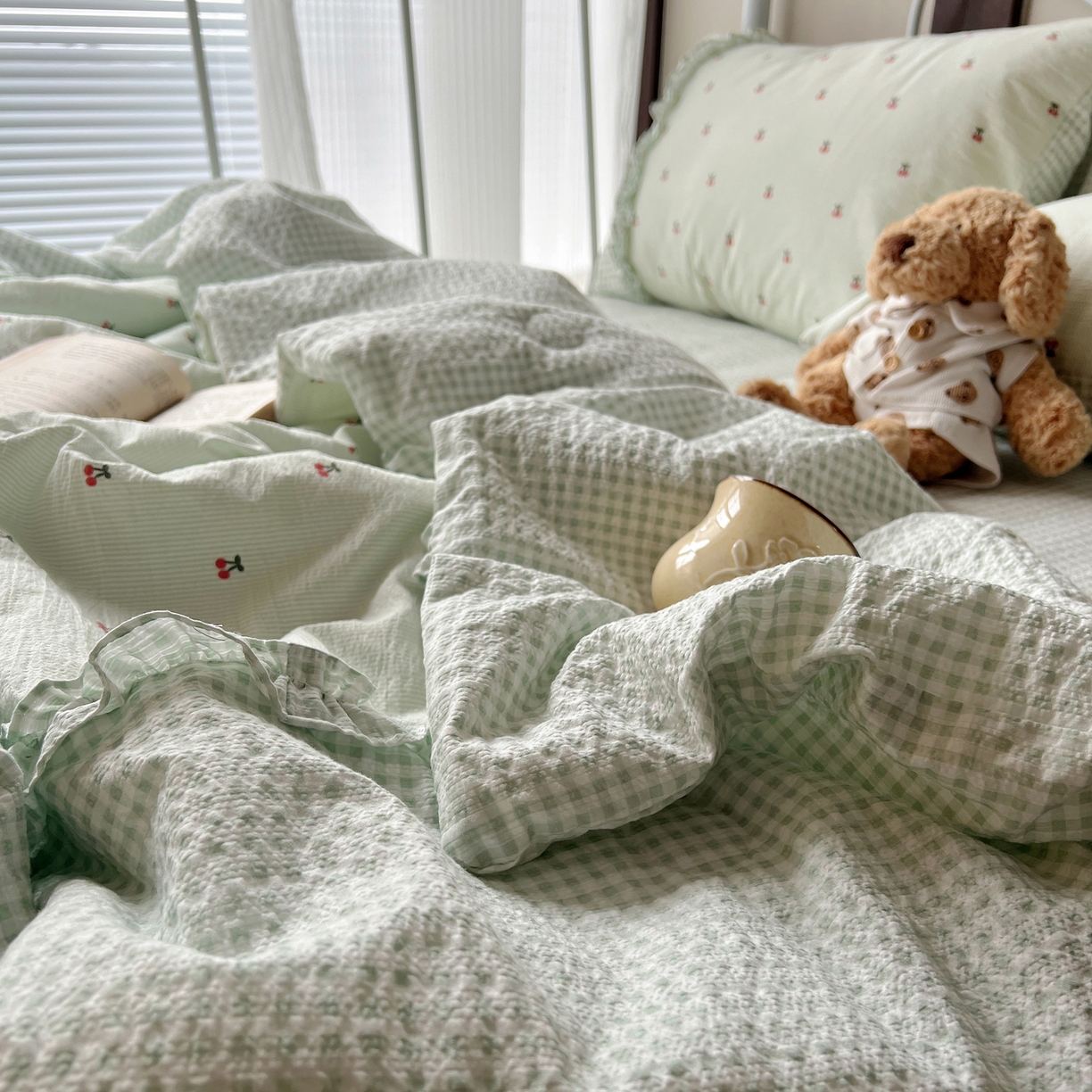 91家纺网 家纺一手货源 找家纺 繁花家居 2026殷桃晚风甜梦系列少女心拼接工艺四件套 晚风甜梦-绿