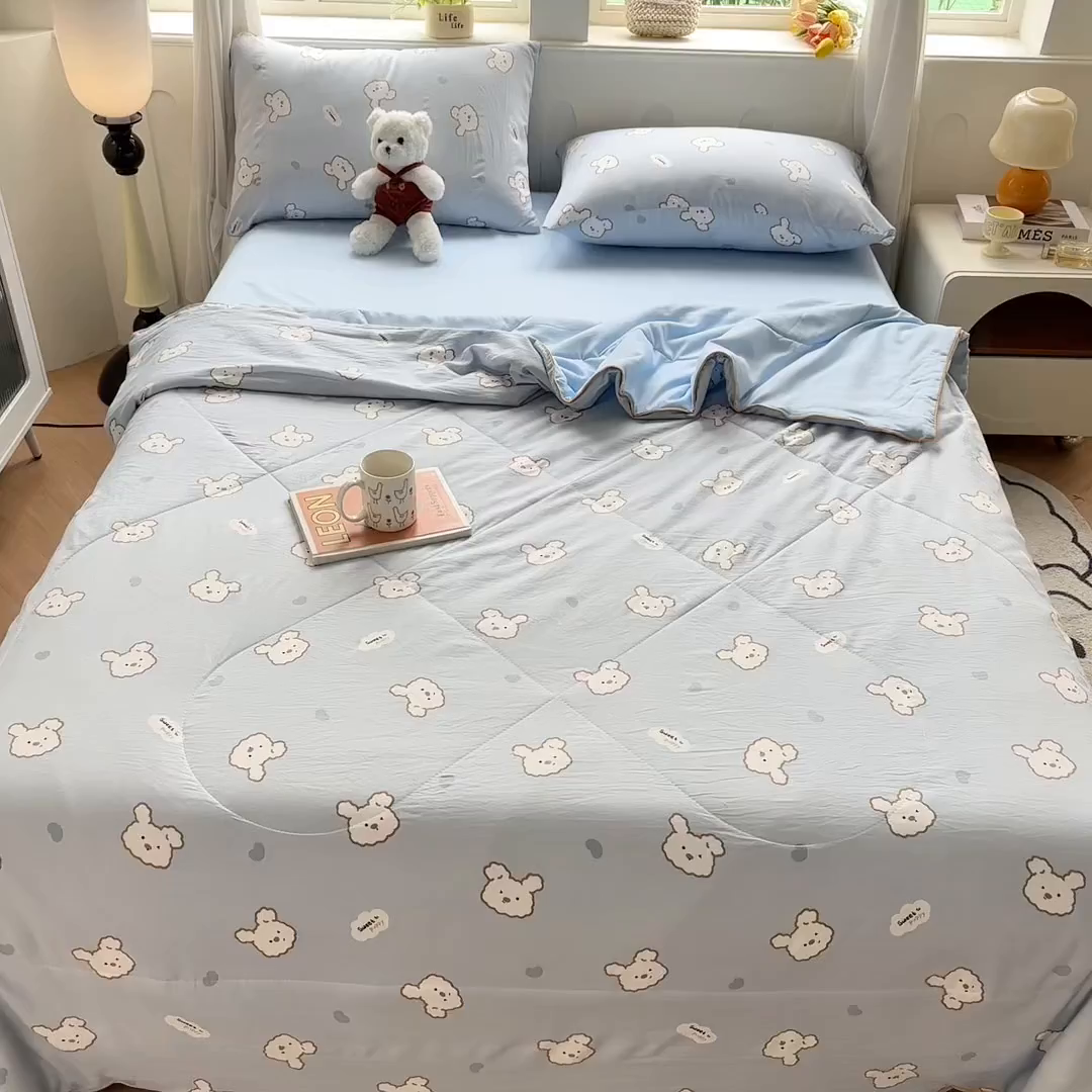 91家纺网 家纺一手货源 找家纺 富艺隆 2026新款A类水洗棉双层纱夏被空调被 皱皱纱夏凉被 萌兔轻步