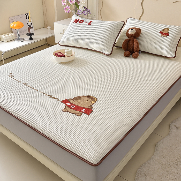 91家纺网 家纺一手货源 找家纺 炫拼家纺 2026新款A类凉豆豆华夫格卡通绣花床笠席 快乐的卡皮