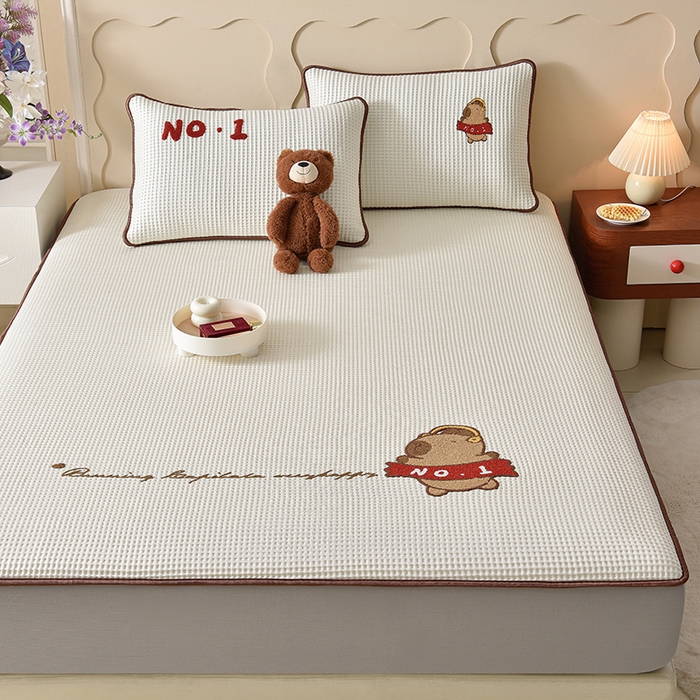 91家纺网 家纺一手货源 找家纺 炫拼家纺 2026新款A类凉豆豆华夫格卡通绣花床笠席 快乐的卡皮