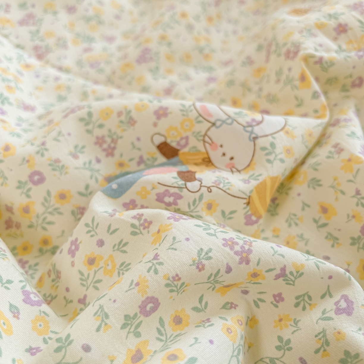 91家纺网 家纺一手货源 找家纺 富艺隆 2026新款A类水洗棉双层纱夏被空调被 皱皱纱夏凉被 小兔莉莉