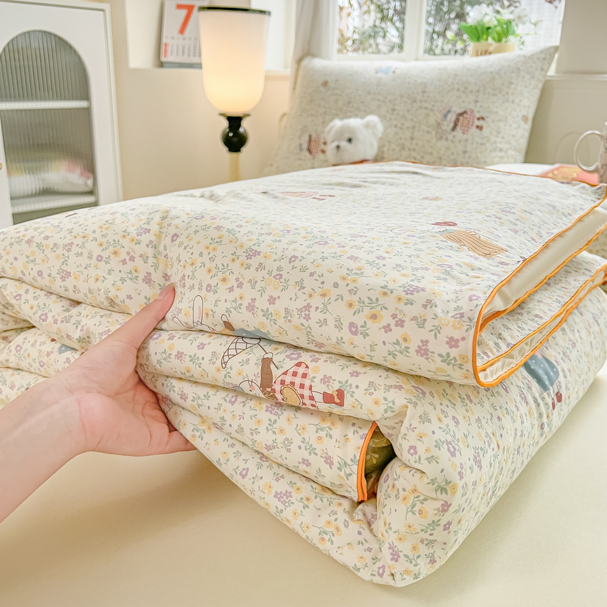 91家纺网 家纺一手货源 找家纺 富艺隆 2026新款A类水洗棉双层纱夏被空调被 皱皱纱夏凉被 小兔莉莉