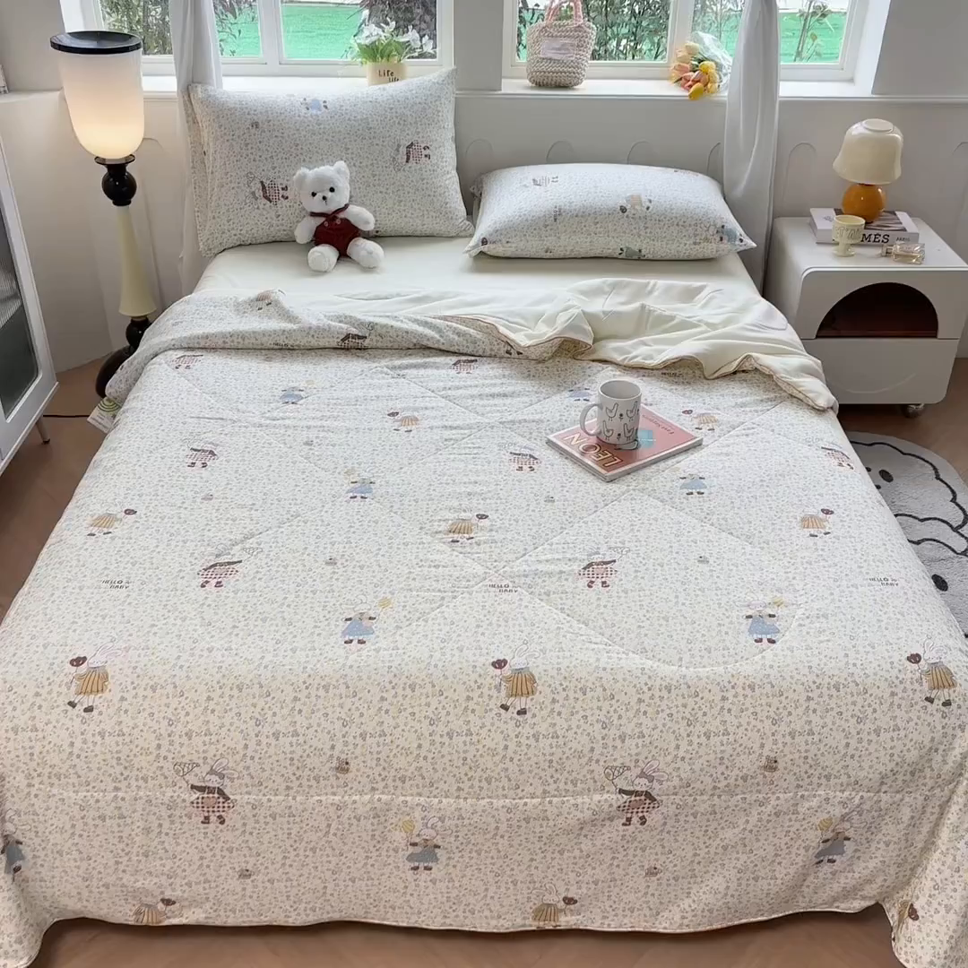 91家纺网 家纺一手货源 找家纺 富艺隆 2026新款A类水洗棉双层纱夏被空调被 皱皱纱夏凉被 小兔莉莉