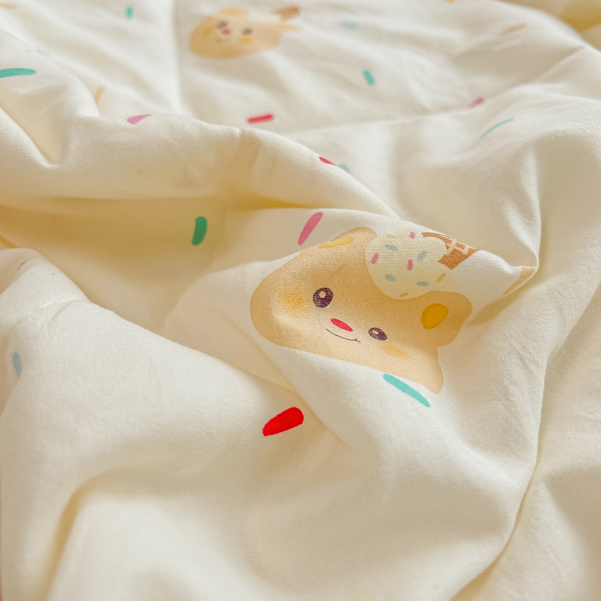 91家纺网 家纺一手货源 找家纺 富艺隆 2026新款A类水洗棉双层纱夏被空调被 皱皱纱夏凉被 小熊冰淇淋