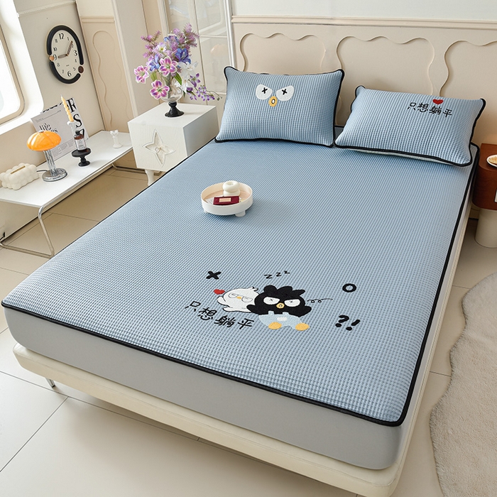 91家纺网 家纺一手货源 找家纺 炫拼家纺 2026新款A类凉豆豆华夫格卡通绣花床笠席 躺平企鹅