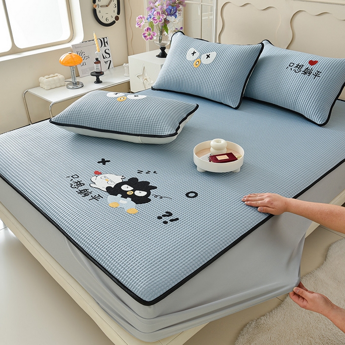 91家纺网 家纺一手货源 找家纺 炫拼家纺 2026新款A类凉豆豆华夫格卡通绣花床笠席 躺平企鹅