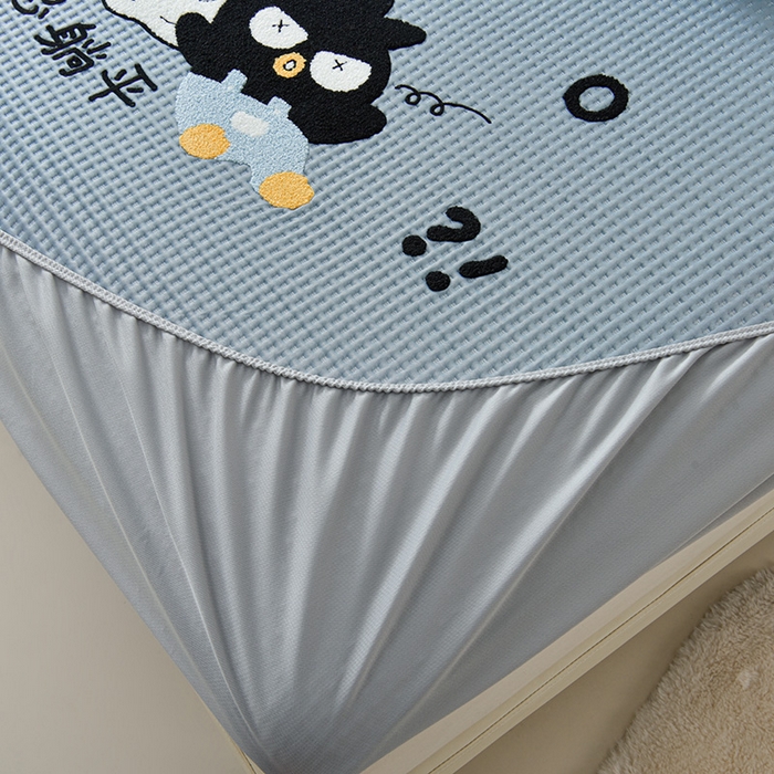 91家纺网 家纺一手货源 找家纺 炫拼家纺 2026新款A类凉豆豆华夫格卡通绣花床笠席 躺平企鹅