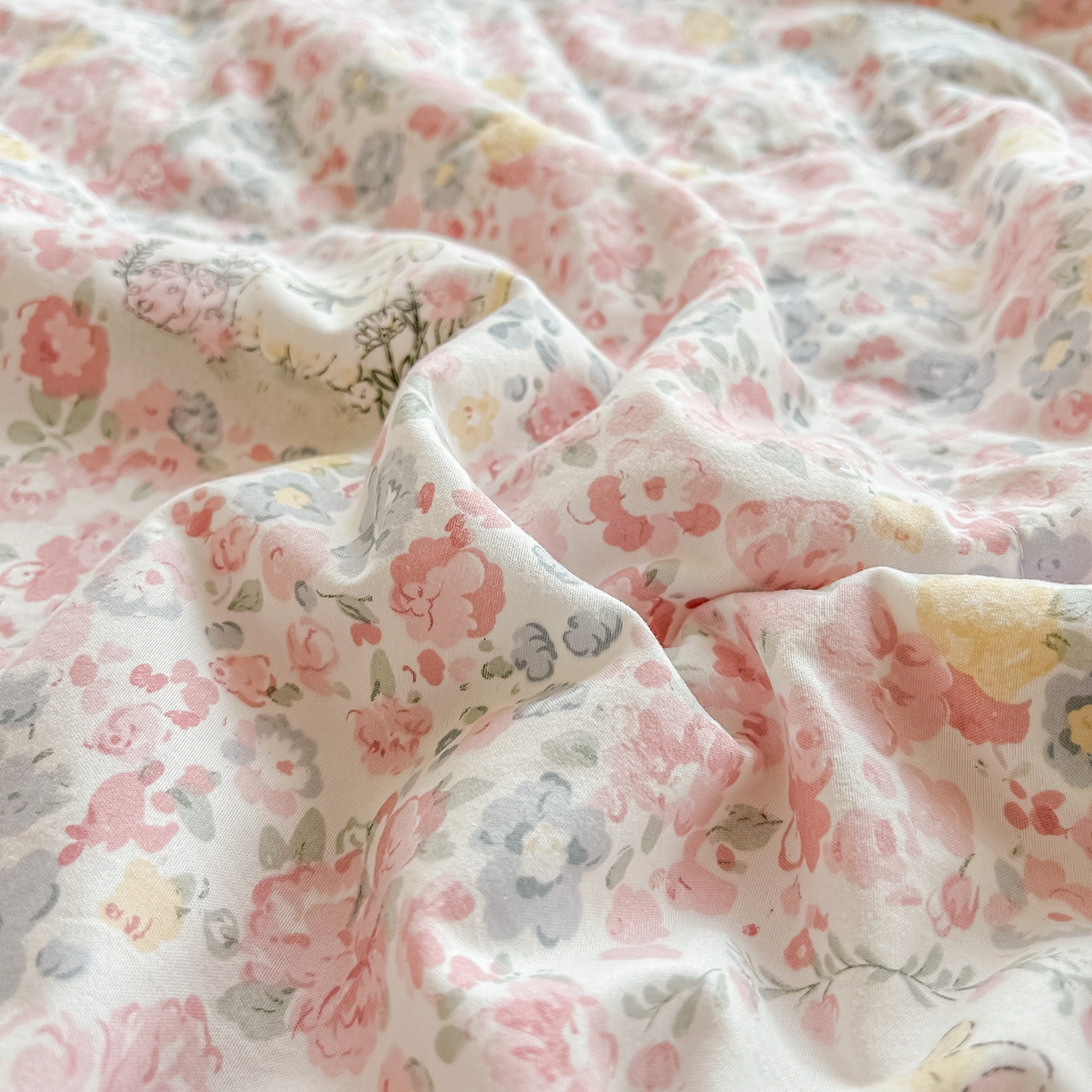 91家纺网 家纺一手货源 找家纺 富艺隆 2026新款A类水洗棉双层纱夏被空调被 皱皱纱夏凉被 幸运可爱兔