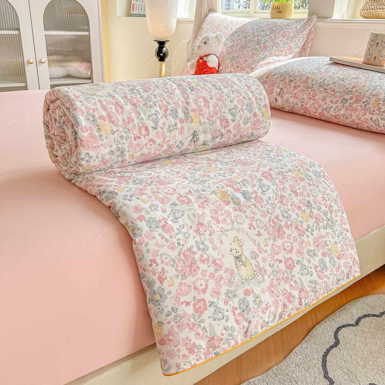 91家纺网 家纺一手货源 找家纺 富艺隆 2026新款A类水洗棉双层纱夏被空调被 皱皱纱夏凉被 幸运可爱兔