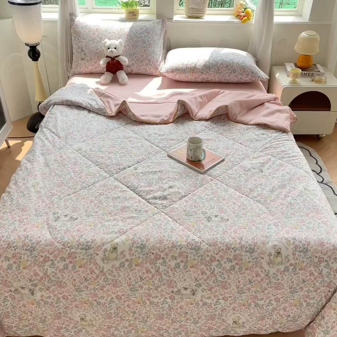 91家纺网 家纺一手货源 找家纺 富艺隆 2026新款A类水洗棉双层纱夏被空调被 皱皱纱夏凉被 幸运可爱兔