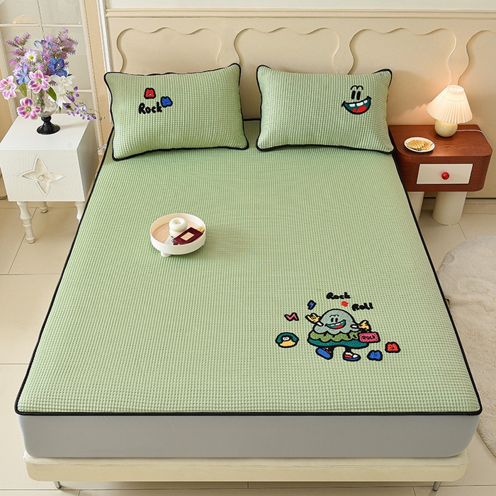 91家纺网 家纺一手货源 找家纺 炫拼家纺 2026新款A类凉豆豆华夫格卡通绣花床笠席 最靓的树