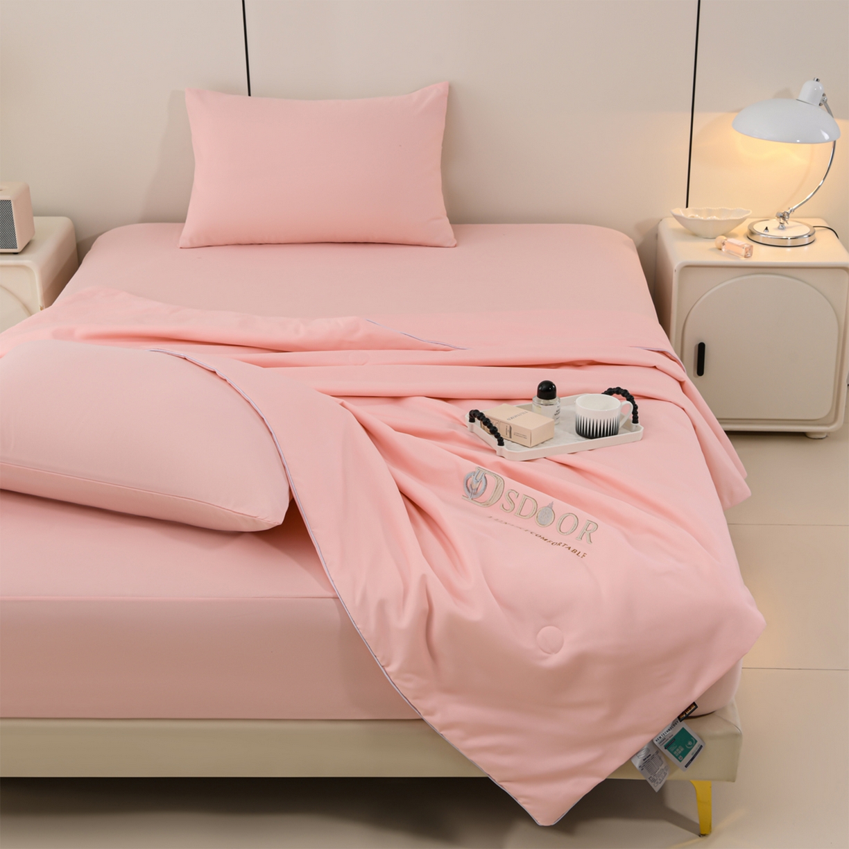 91家纺网 家纺一手货源 找家纺 预言家纺 2026新款水洗冰丝床笠款夏被四件套空调被跨境外贸床笠款 慕斯粉