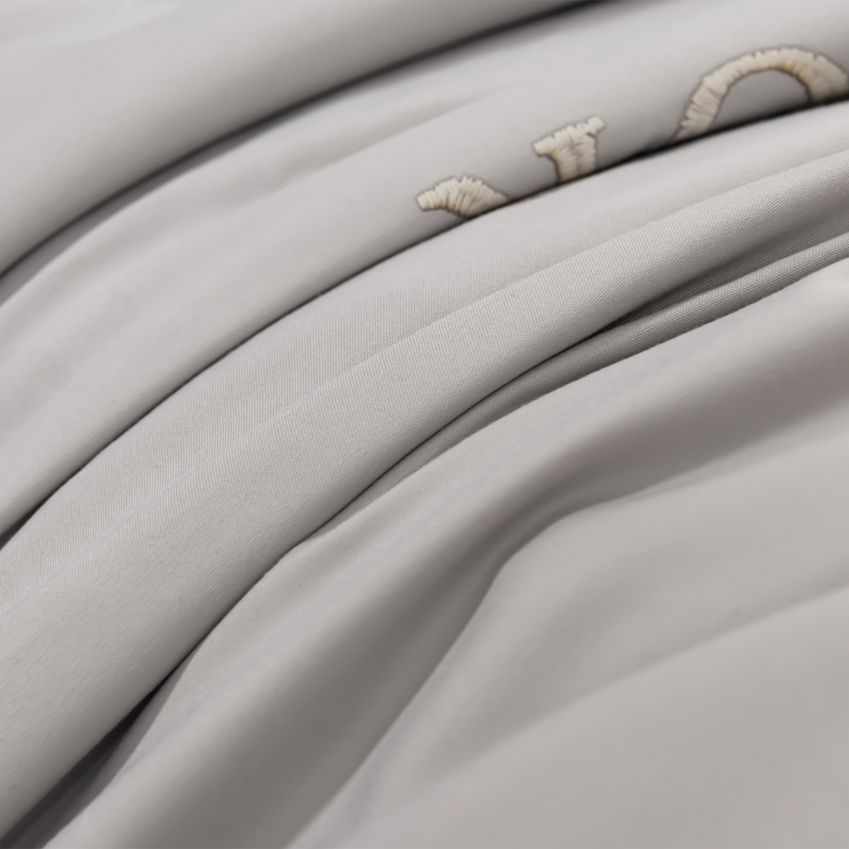 91家纺网 家纺一手货源 找家纺 预言家纺 2026新款水洗冰丝床笠款夏被四件套空调被跨境外贸床笠款 慕斯银灰