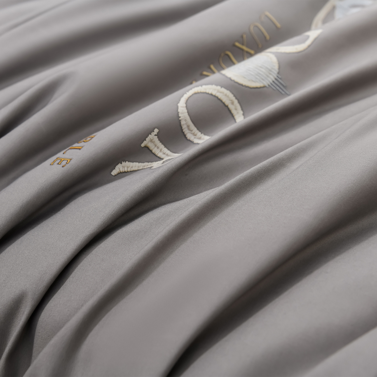 91家纺网 家纺一手货源 找家纺 预言家纺 2026新款水洗冰丝床笠款夏被四件套空调被跨境外贸床笠款 慕斯深灰