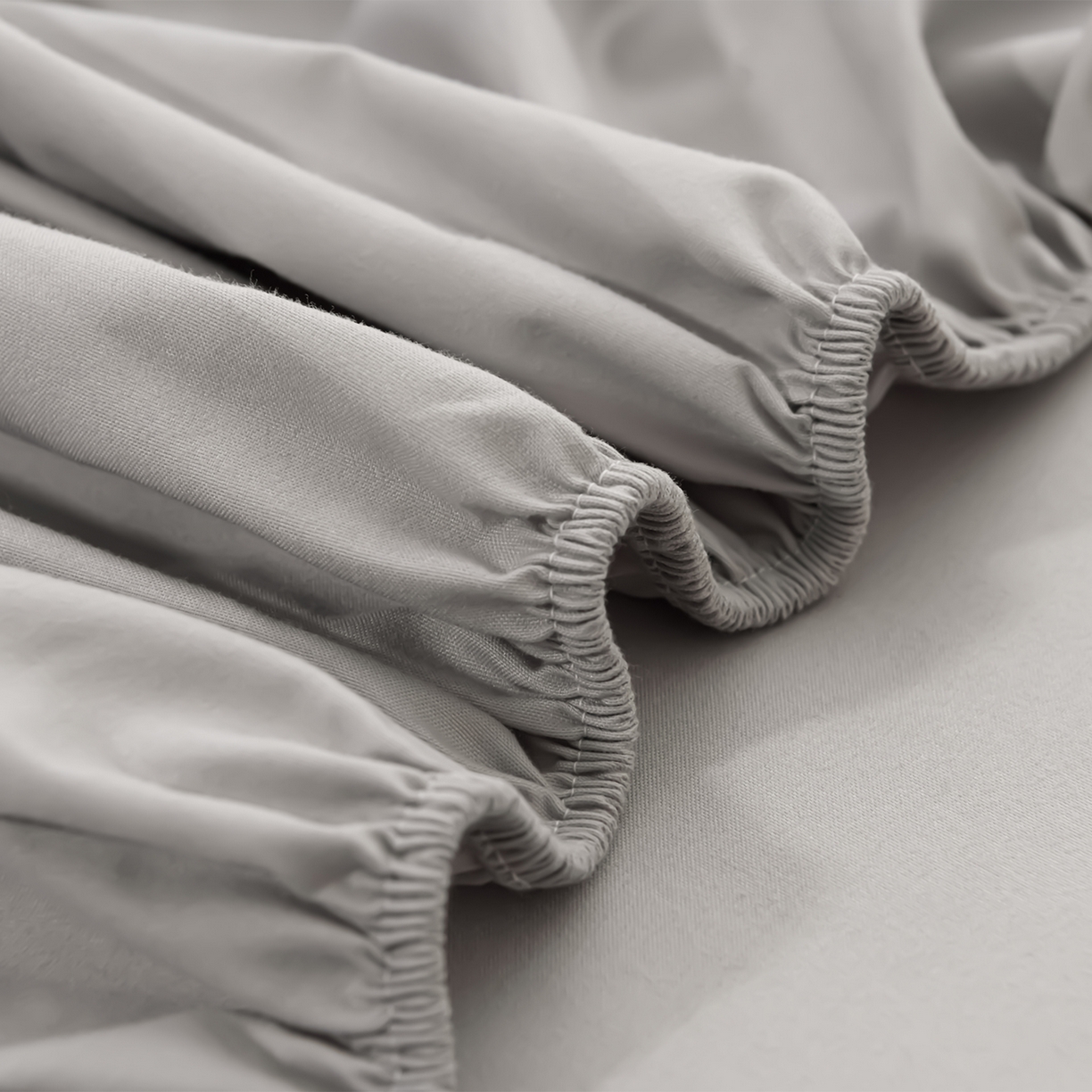 91家纺网 家纺一手货源 找家纺 预言家纺 2026新款水洗冰丝床笠款夏被四件套空调被跨境外贸床笠款 慕斯银灰