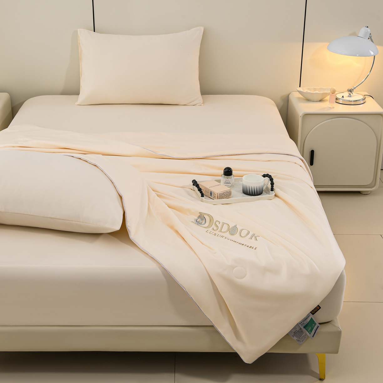 91家纺网 家纺一手货源 找家纺 预言家纺 2026新款水洗冰丝床笠款夏被四件套空调被跨境外贸床笠款 慕斯米白