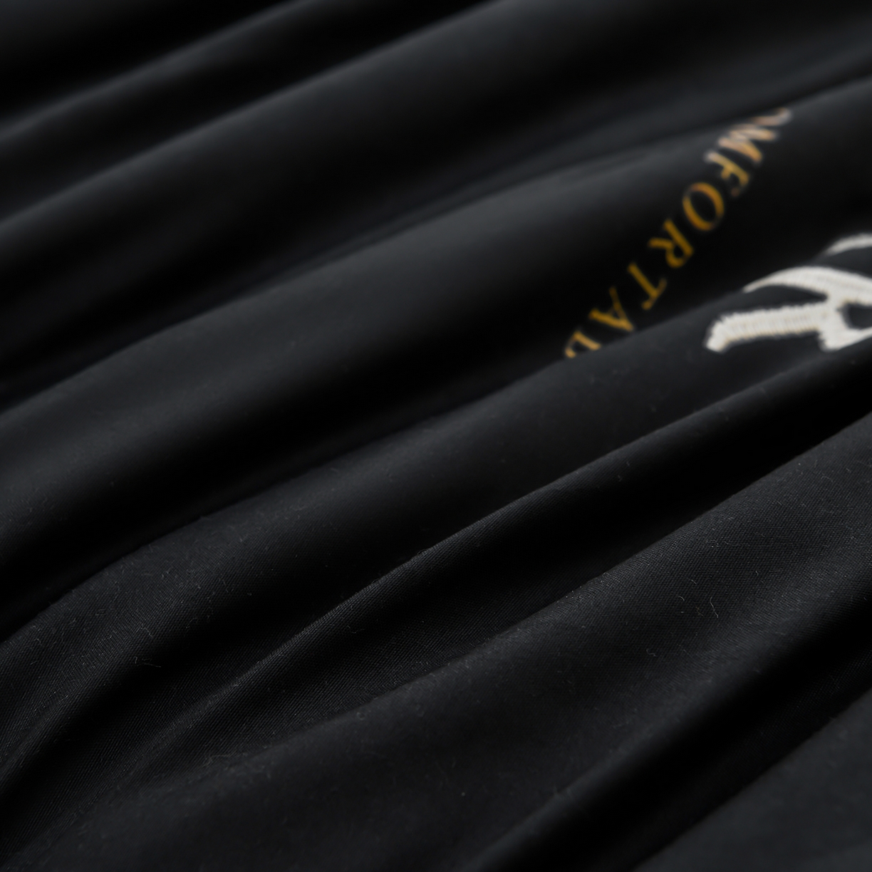 91家纺网 家纺一手货源 找家纺 预言家纺 2026新款水洗冰丝床笠款夏被四件套空调被跨境外贸床笠款 慕斯黑