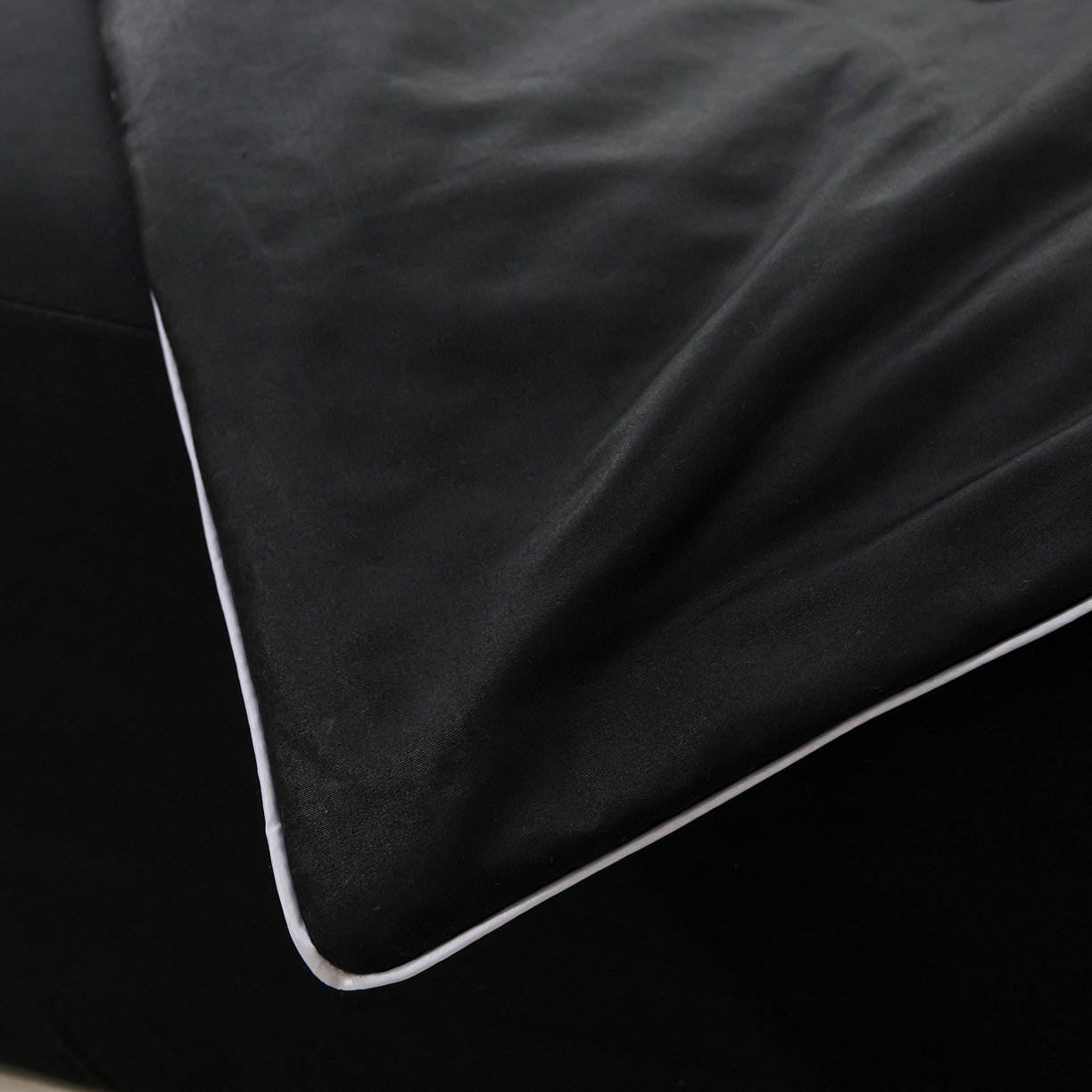 91家纺网 家纺一手货源 找家纺 预言家纺 2026新款水洗冰丝床笠款夏被四件套空调被跨境外贸床笠款 慕斯黑