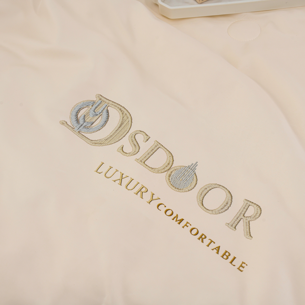 91家纺网 家纺一手货源 找家纺 预言家纺 2026新款水洗冰丝床笠款夏被四件套空调被跨境外贸床笠款 慕斯米白