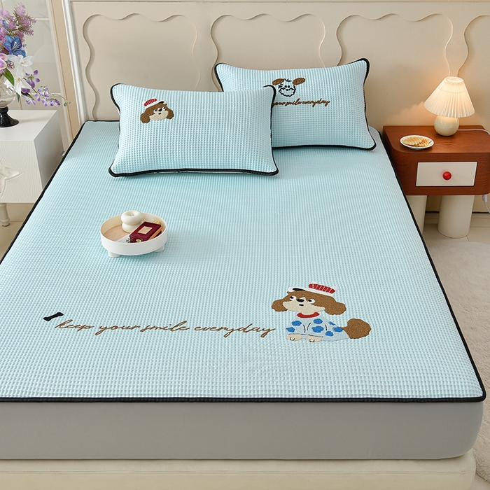 91家纺网 家纺一手货源 找家纺 炫拼家纺 2026新款A类凉豆豆华夫格卡通绣花床笠席 最奶的狗