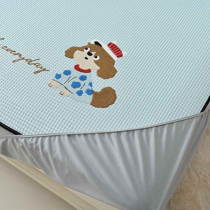 91家纺网 家纺一手货源 找家纺 炫拼家纺 2026新款A类凉豆豆华夫格卡通绣花床笠席 最奶的狗