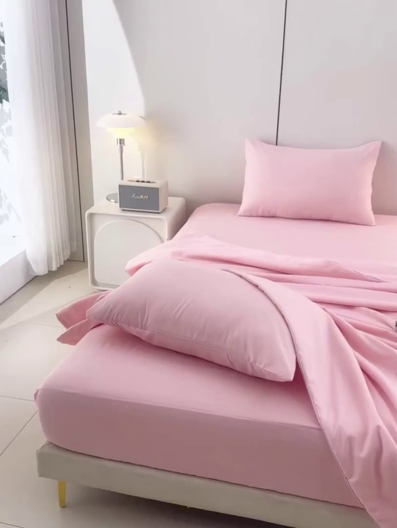 91家纺网 家纺一手货源 找家纺 预言家纺 2026新款水洗冰丝床笠款夏被四件套空调被跨境外贸床笠款 慕斯粉