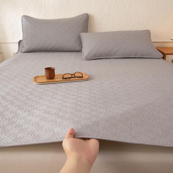 91家纺网 家纺一手货源 找家纺 美达家纺 2025新款A类全棉夹棉洛丽塔系列双面全棉榻榻米床盖四件套 欢喜狗狗