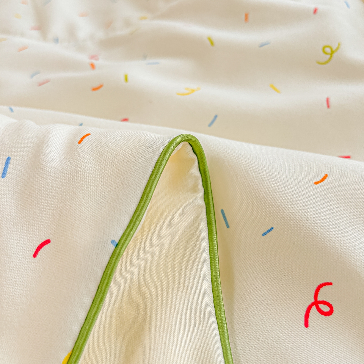 91家纺网 家纺一手货源 找家纺 富艺隆 2026新款A类水洗棉双层纱夏被空调被 皱皱纱夏凉被 芝士碎