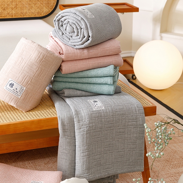 91家纺网 家纺一手货源 找家纺 悦然毛巾被 2026新款素色提花全棉三层纱盖毯毛巾被A类休闲毯 组合图仅做展示不可下单