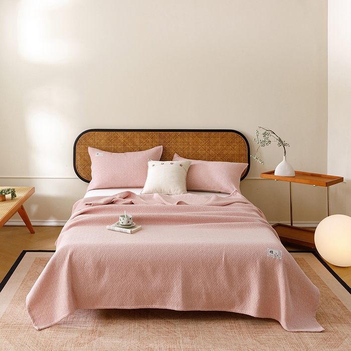 91家纺网 家纺一手货源 找家纺 悦然毛巾被 2026新款素色提花全棉三层纱盖毯毛巾被A类休闲毯 素野豆纱