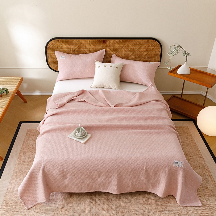 91家纺网 家纺一手货源 找家纺 悦然毛巾被 2026新款素色提花全棉三层纱盖毯毛巾被A类休闲毯 素野豆纱