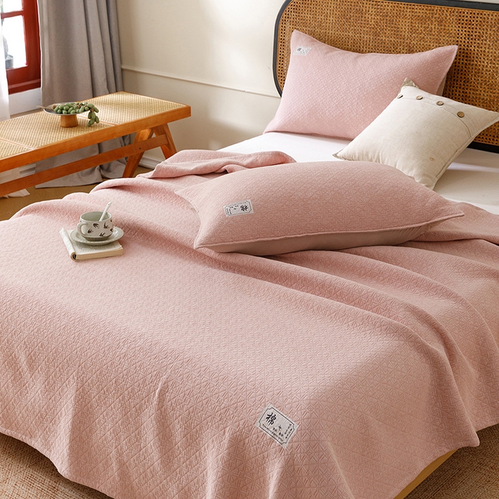 91家纺网 家纺一手货源 找家纺 悦然毛巾被 2026新款素色提花全棉三层纱盖毯毛巾被A类休闲毯 素野豆纱