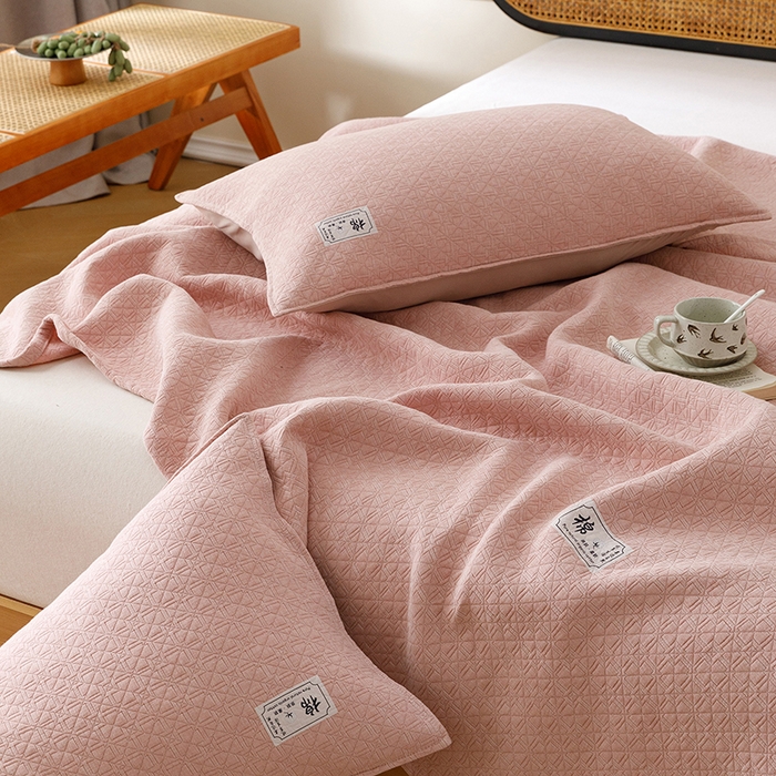 91家纺网 家纺一手货源 找家纺 悦然毛巾被 2026新款素色提花全棉三层纱盖毯毛巾被A类休闲毯 素野豆纱