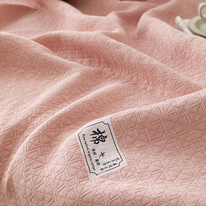 91家纺网 家纺一手货源 找家纺 悦然毛巾被 2026新款素色提花全棉三层纱盖毯毛巾被A类休闲毯 素野豆纱