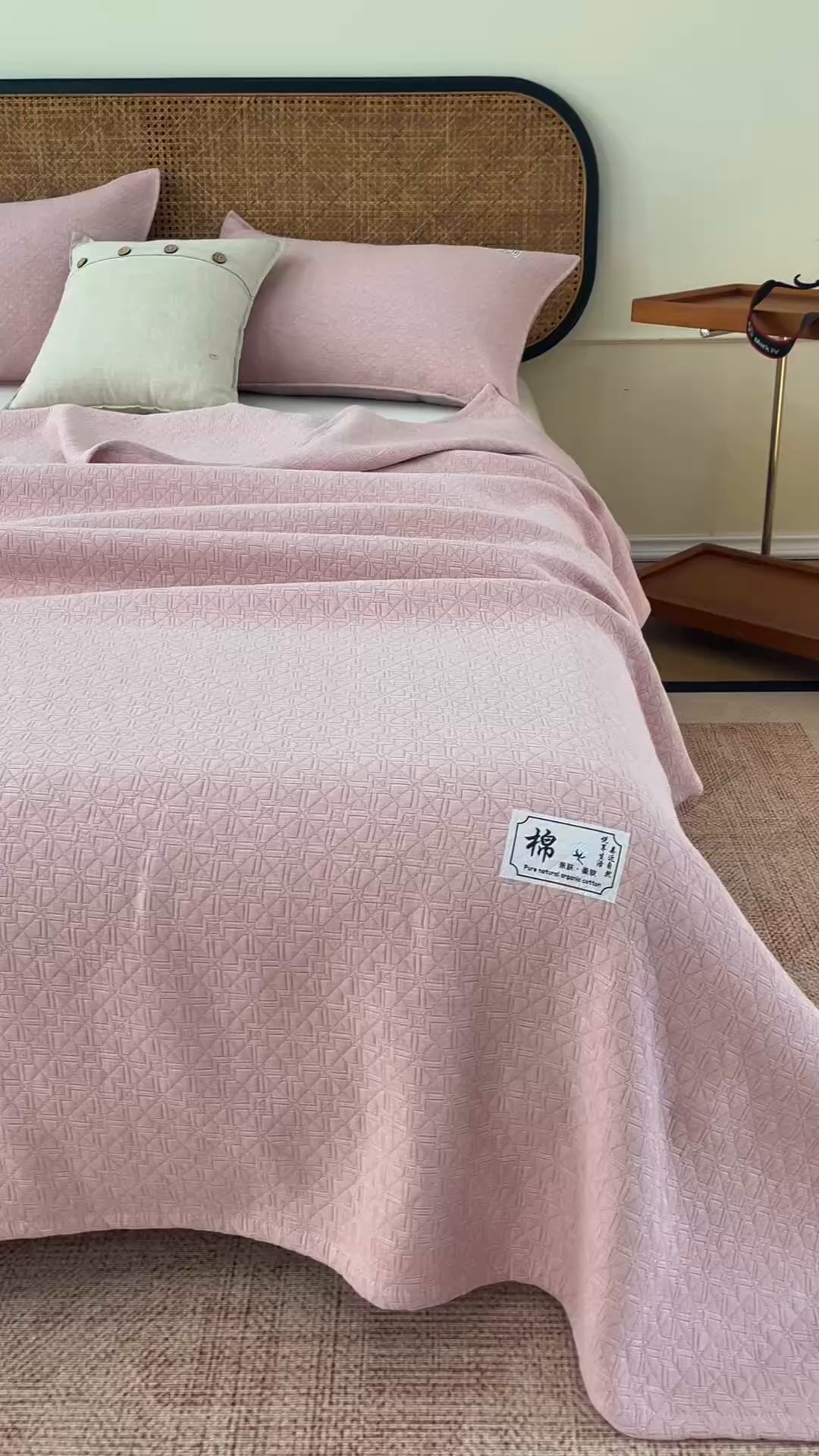 91家纺网 家纺一手货源 找家纺 悦然毛巾被 2026新款素色提花全棉三层纱盖毯毛巾被A类休闲毯 素野豆纱