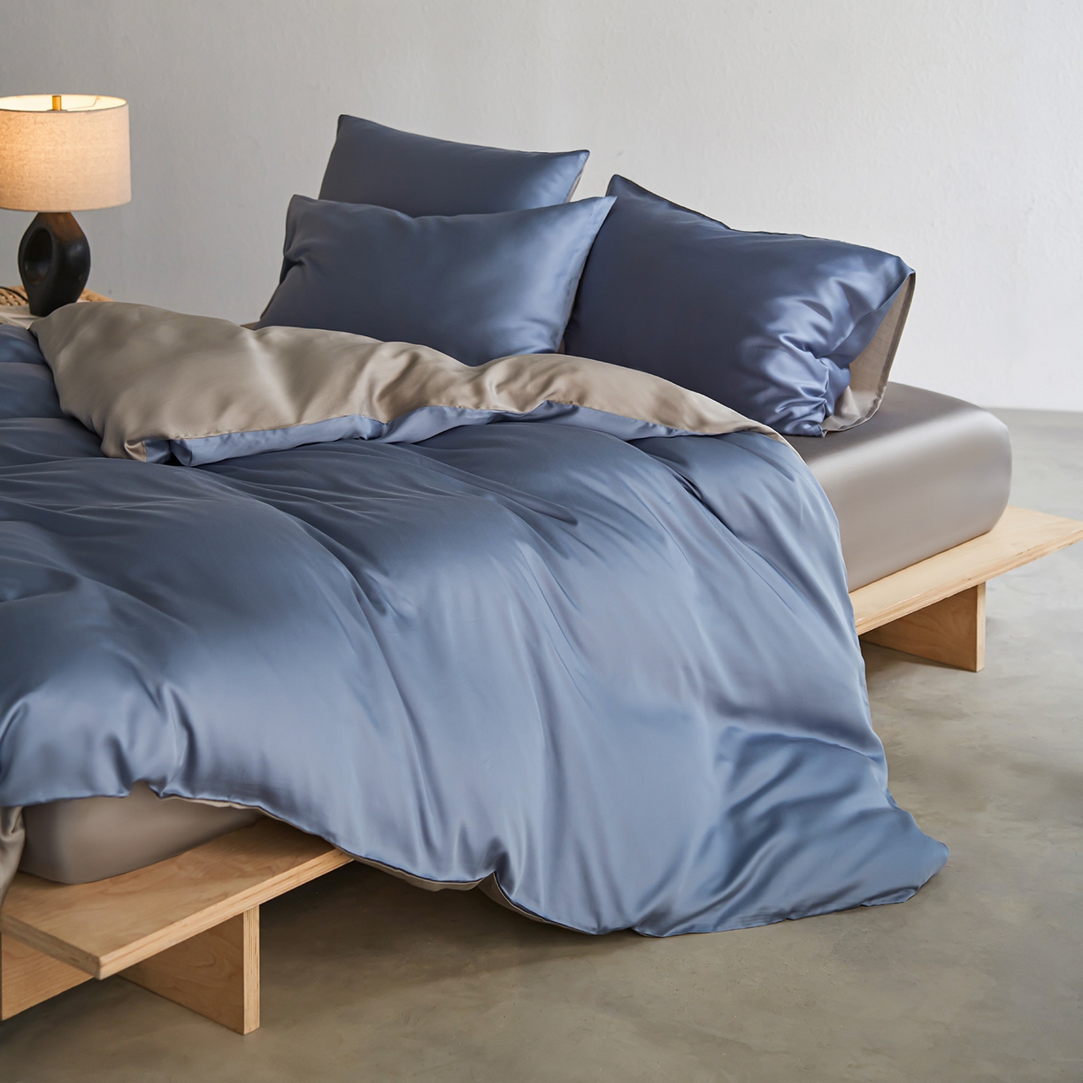 91家纺网 家纺一手货源 找家纺 轩和家居 2026新款60支奥地利兰精天丝四件套 劳伦蓝+伯爵灰