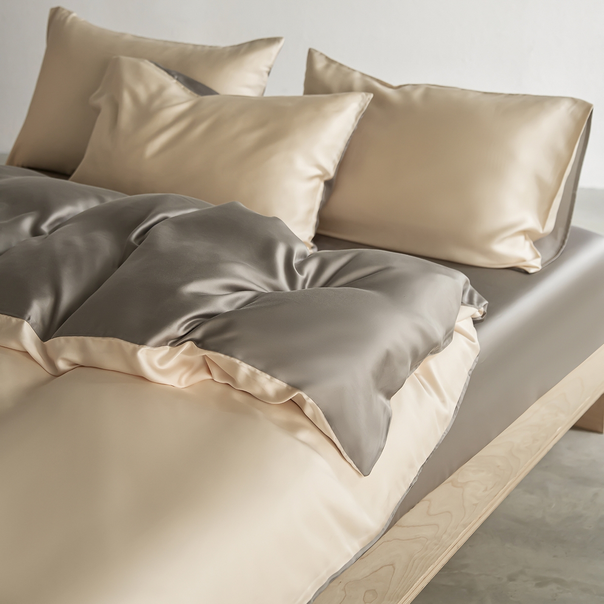 91家纺网 家纺一手货源 找家纺 轩和家居 2026新款60支奥地利兰精天丝四件套 奶酪黄+伯爵灰